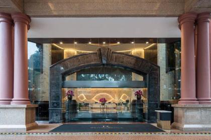 Renaissance Kuala Lumpur Hotel & Convention Centre - image 1